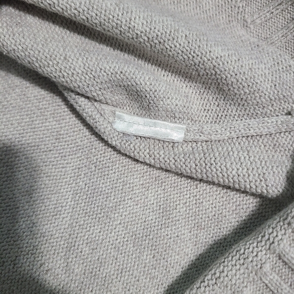 Old Navy Small  Cream Sweater - Picture 3 of 4